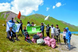 湘潭等地志愿者遠(yuǎn)赴新疆為 中國(guó)最美公路 撿拾垃圾